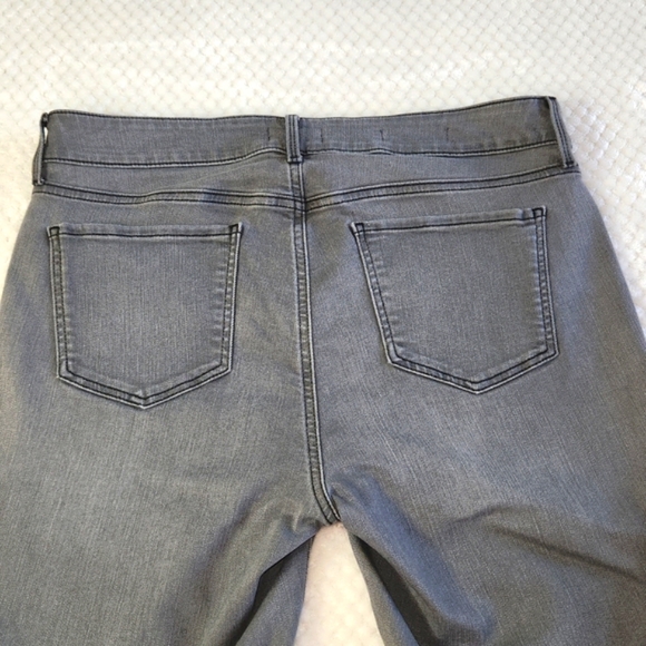 CHICOS NYDJ WOMENS JEANS SIZE 14  STRAIGHT LIFT X TUCK TECHNOLOGY MAKE AN OFFER! - Picture 4 of 16